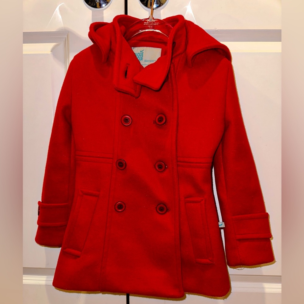 Nice red coat for girls size 4